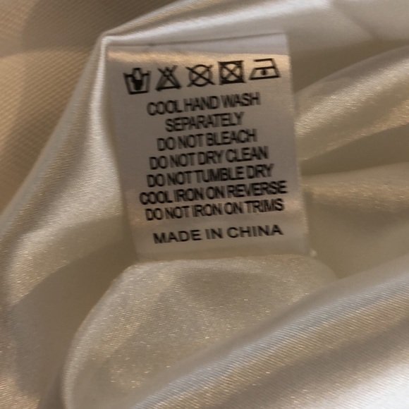 💚 SALE! CHI CHI LONDON White Dress - Picture 10 of 13